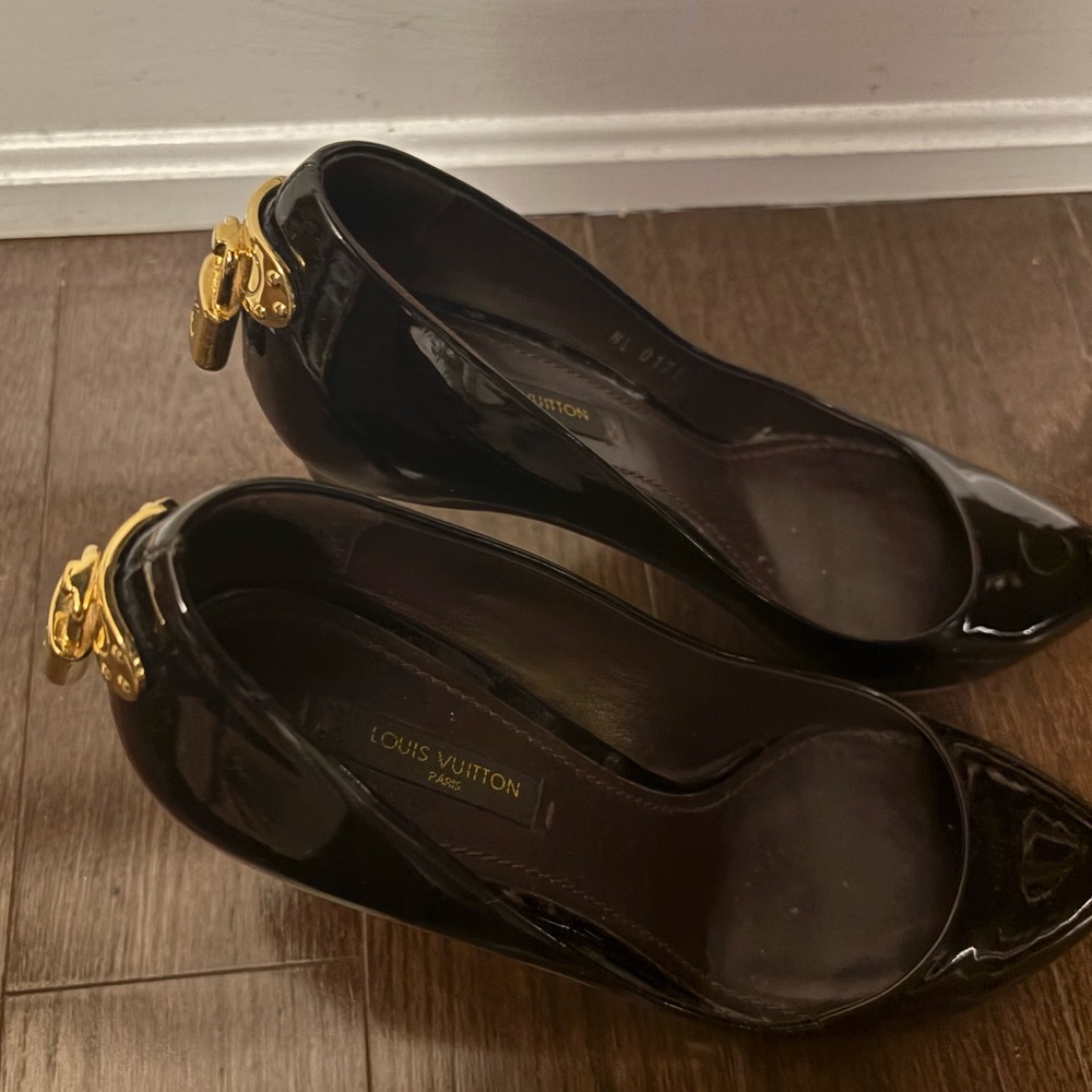 Louis Vuitton bergundy shoes